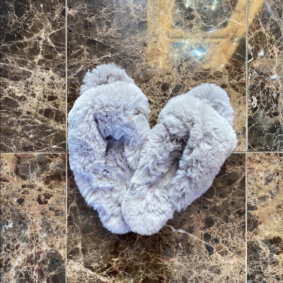 Faux Fur Twist Slippers - Picture 1 of 4